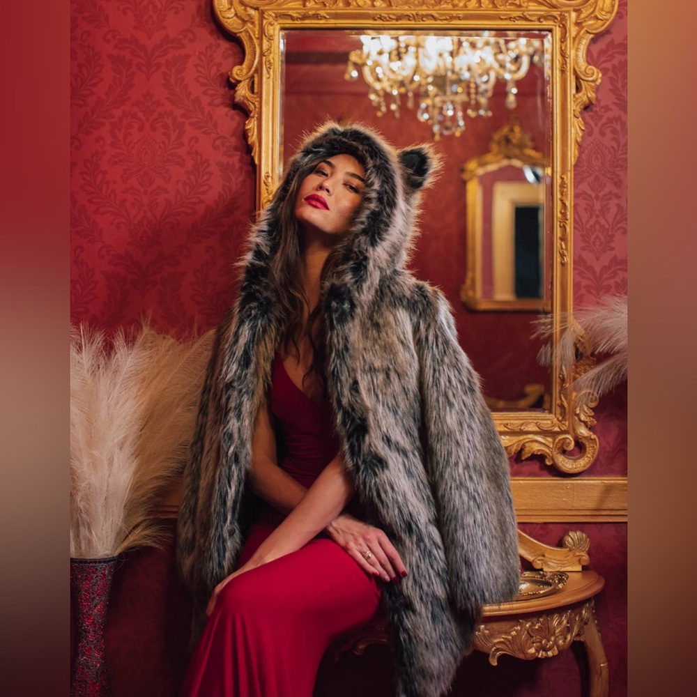 SPIRITHOODS GREY WOLF CLASSIC FAUX FUR COAT L VINTAGE LIKE NEW CONDITION